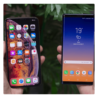 Las aplicaciones móviles híbridas funcionan tanto en dispositivos IOS como Android, lo que a menudo permite a los clientes ahorrar dinero en los costes generales de diseño y desarrollo, ya que sustituye la necesidad de crear aplicaciones específicas para cada plataforma.