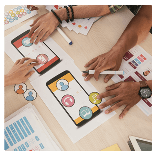 Nos encargamos de todos los detalles para que no tengas que hacerlo. Desde la selección de la mejor solución de alojamiento, la configuración de todo el software y la realización de actualizaciones puntuales de su aplicación, nuestro equipo técnico puede hacerlo todo.
